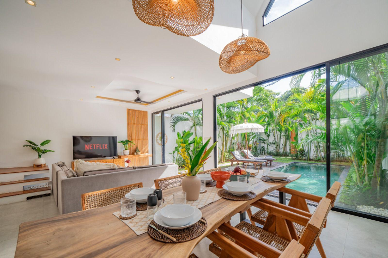 Exclusive Tropical Garden Villa in Berawa, 3-bed villa for rent in Canggu – photo 3 of 15