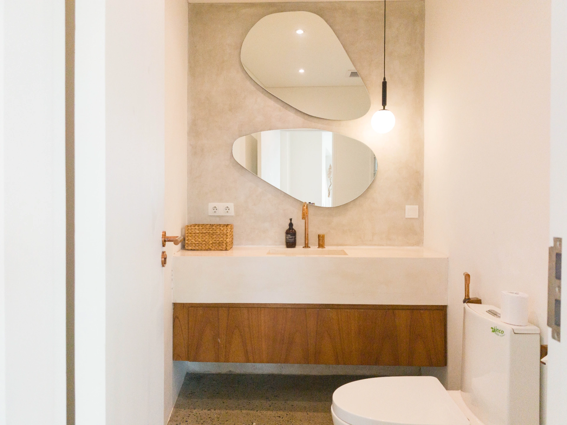 Elegant Modern Retreat in Heart of Berawa | The Cruise 31, 1-bed villa for rent in Canggu – photo 13 of 15