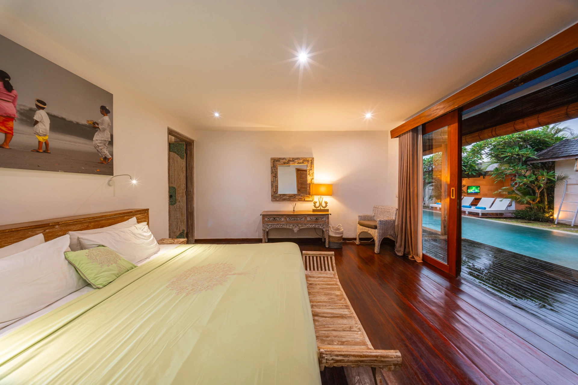 Designer 4BR Pool Villa in Canggu Sundeck Near Beach, 4-bed villa for rent in Canggu – photo 10 of 15