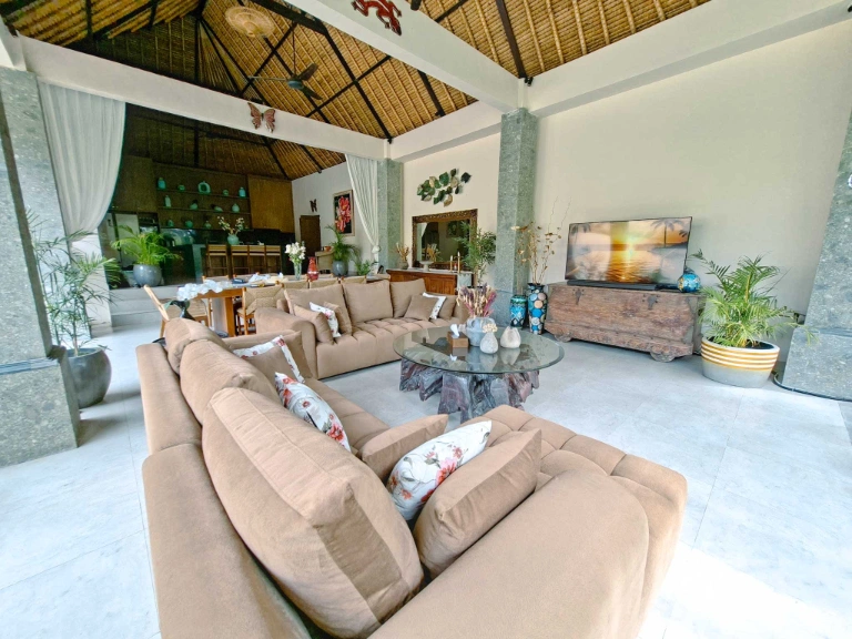 3BR with Open Living Concept and Jungle Surroundings in Buwit, 3-bed villa for rent in Tabanan – photo 9 of 15