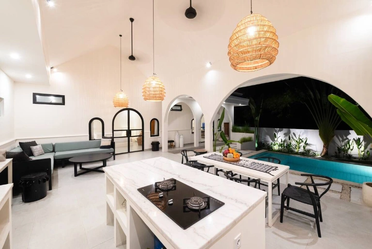 Spacious 3 Bedroom Tropical Villa in Padang Linjong, Canggu, 3-bed villa for rent in Canggu – photo 10 of 15