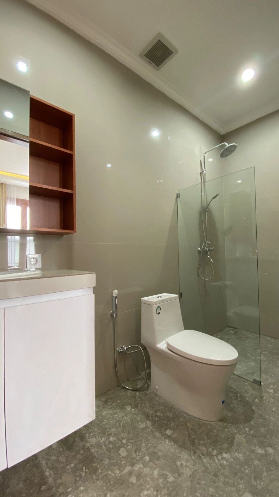 2Bedrooms Villa in Kesambi, 2-bed villa for rent in Seminyak – photo 12 of 13