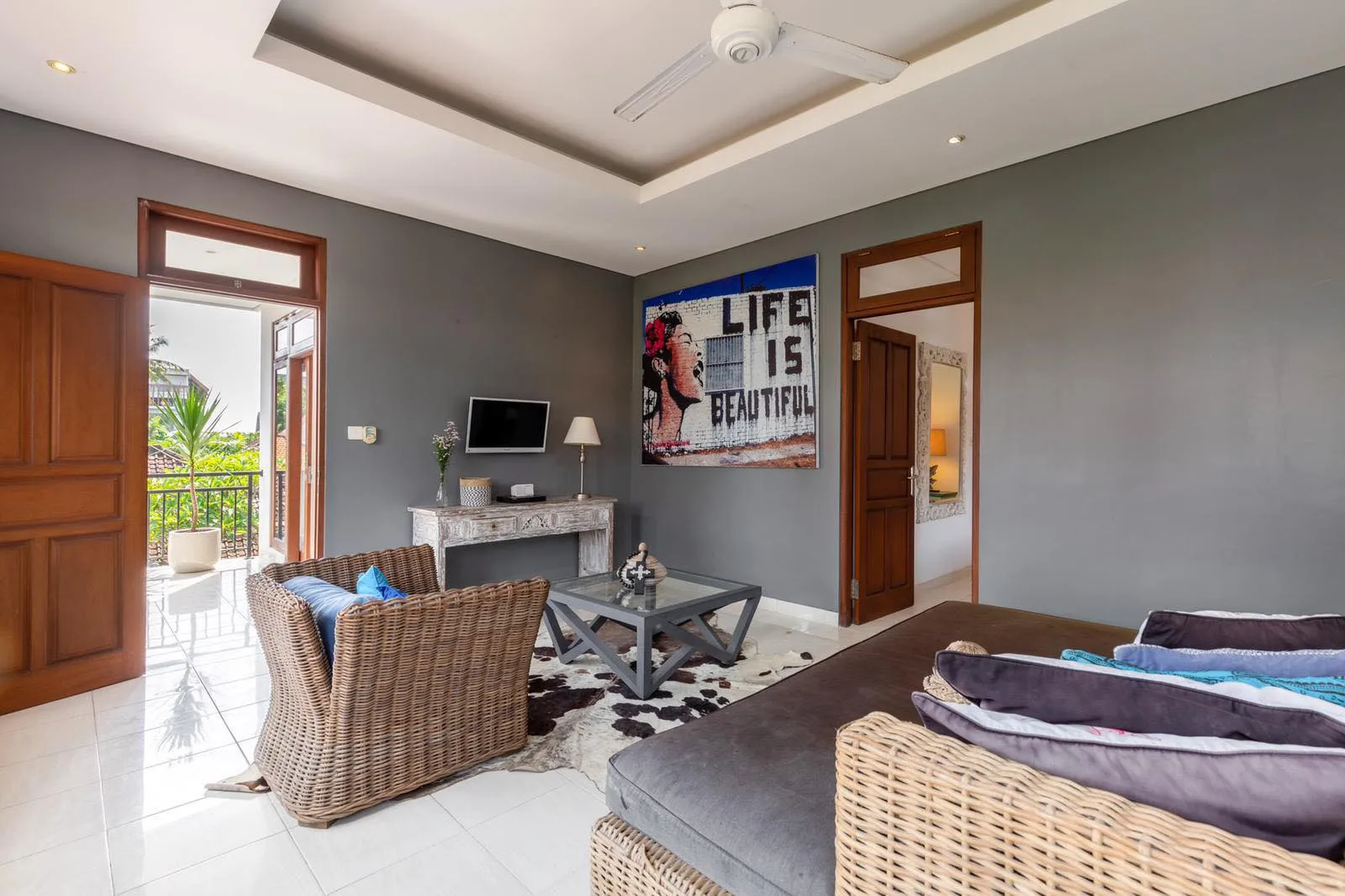 Seminyak 5BR Double Six Beach Villa. Private Pool. Staff. Walk to Beach & Shops, 5-bed villa for rent in Seminyak – photo 8 of 15