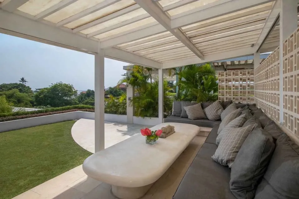 Luxury 5-Bedroom Ocean View Villa – Batu Belig, 5-bed villa for rent in Canggu – photo 10 of 11