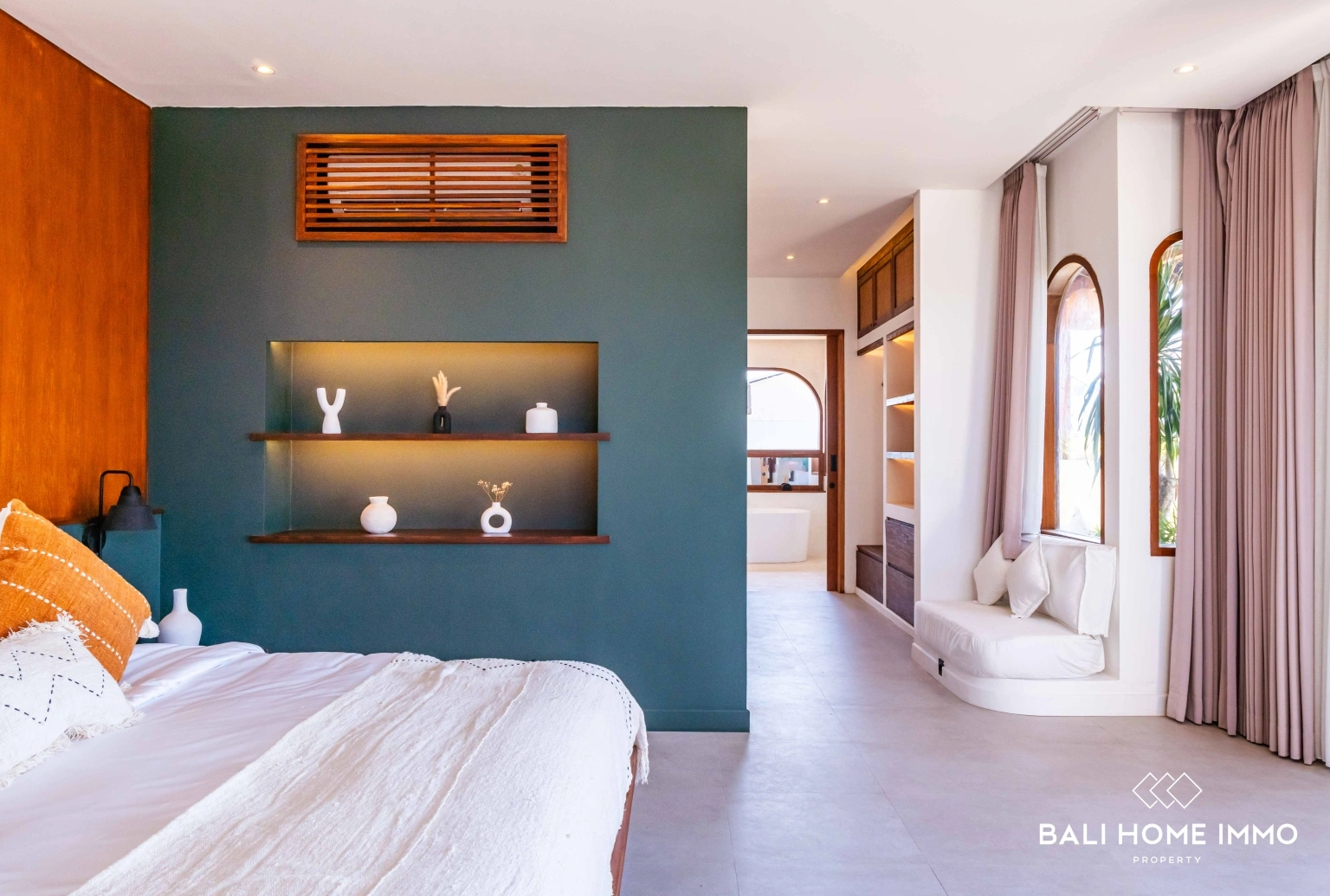 Brand new 3 bedroom villa in the heart of Berawa, 3-bed villa for rent in Canggu – photo 14 of 15