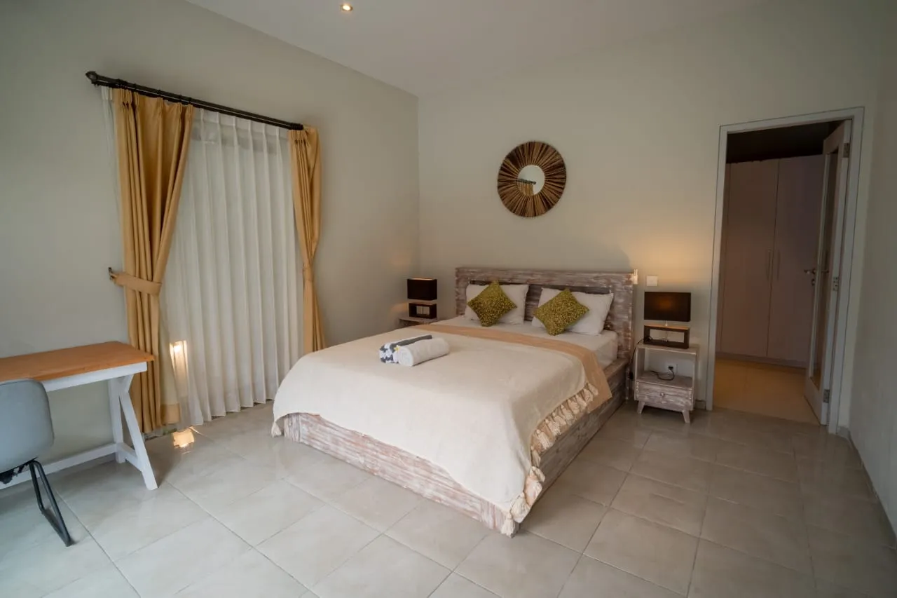 Serene Bumbak Villa with Private Pool | 5 mins to Canggu, 3-bed villa for rent in Seminyak – photo 7 of 15