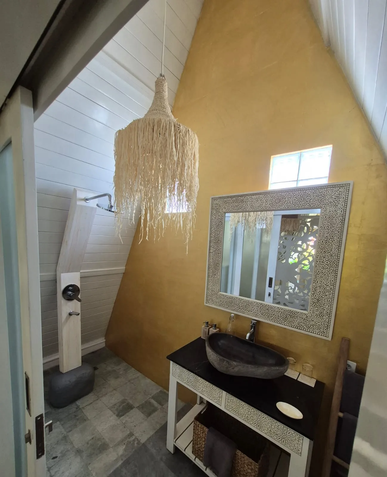 6 Bedrooms Modern Joglo & Bungalow Villa – Pererenan / Canggu, 6-bed villa for rent in Canggu – photo 10 of 15