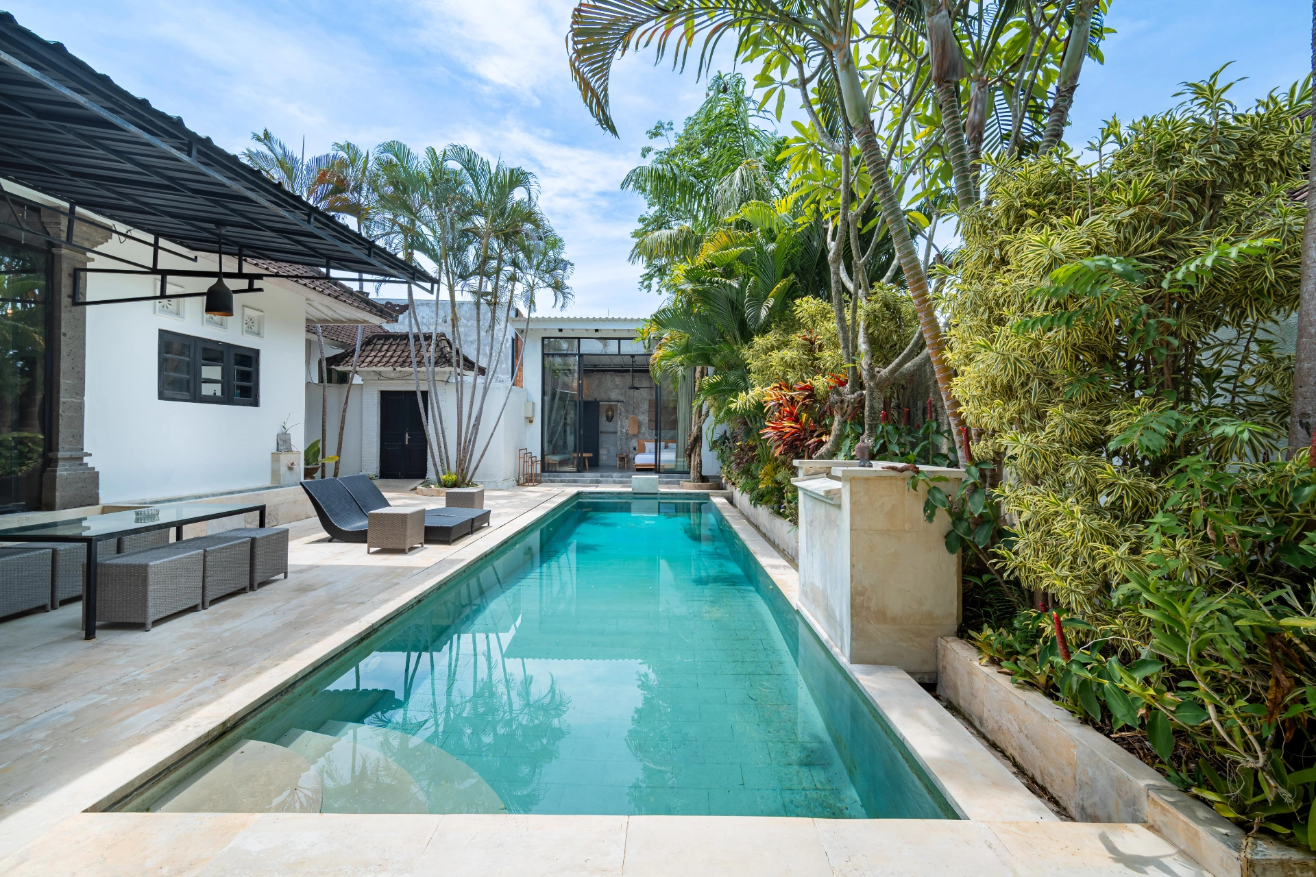 4BR Luxury Pool Villa • 2 Bathtubs • Quiet End Street • Closed Living, 4-bed villa for rent in Seminyak – photo 4 of 12