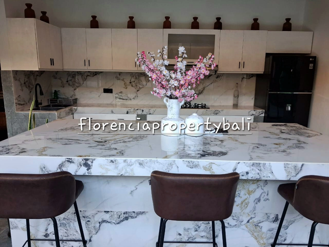 Kerobokan Villa – Your Comfortable Modern Home in Merta Sari, 4-bed villa for rent in Canggu – photo 7 of 15