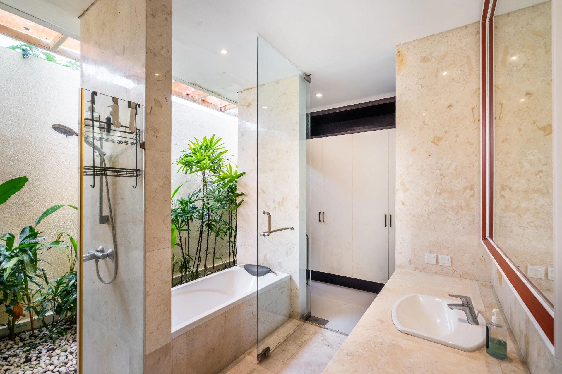 Three Bedroom Private Pool Villa in Nusa Dua Bali, 3-bed villa for rent in Nusa Dua – photo 8 of 15