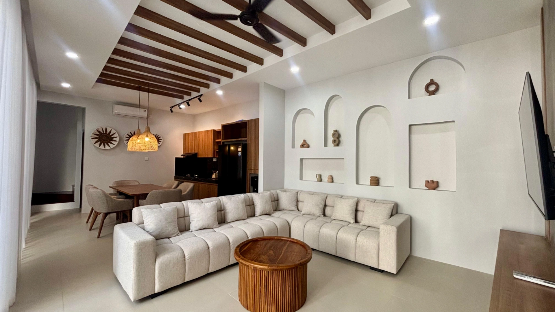 Brand New Modern 3 Bedroom Villa, 3-bed villa for rent in Canggu – photo 2 of 14