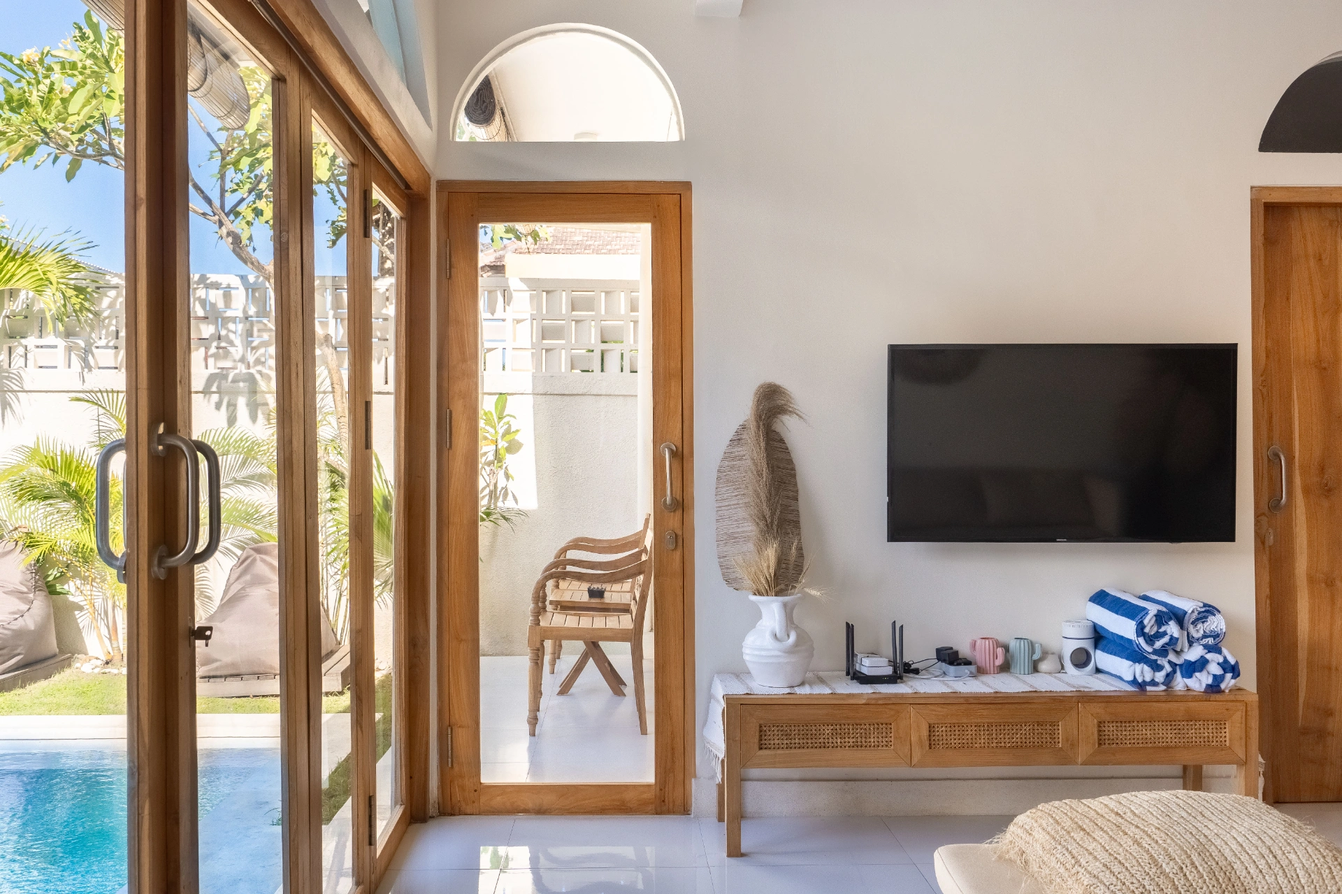 Wayang - 2BR Prime Location Umalas Villa | Pool, Near Cafés, 2-bed villa for rent in Canggu – photo 4 of 15