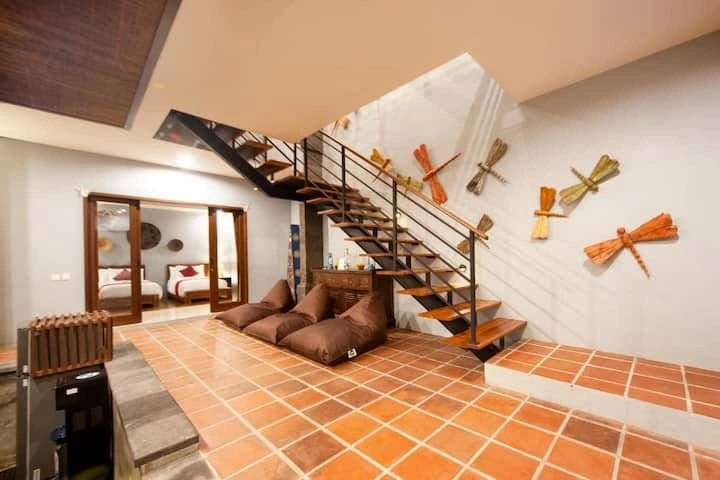 6 Bedrooms Villa for Rent in Seminyak, 6-bed villa for rent in Seminyak – photo 9 of 15