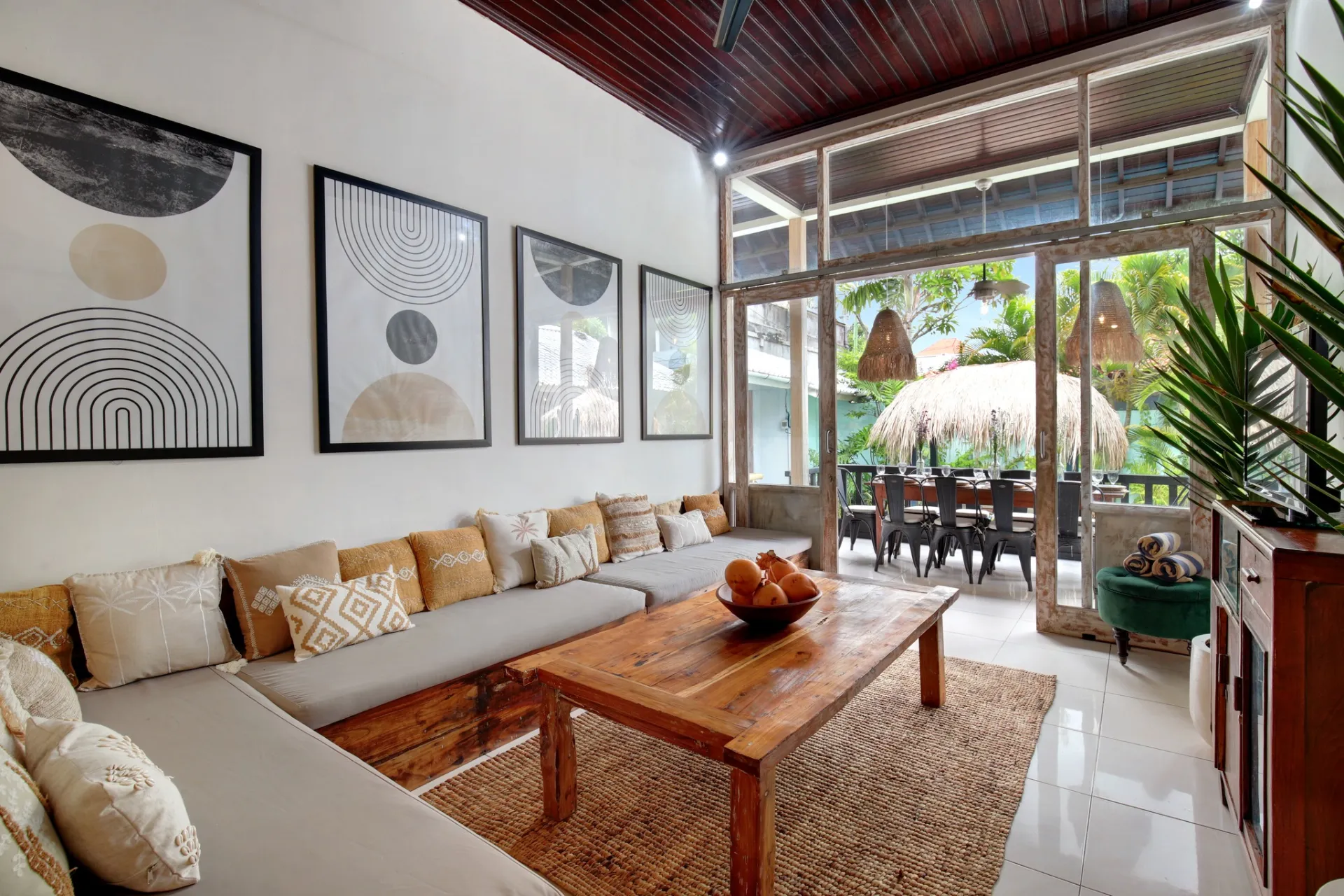 Seminyak Villa – 4BR, Private Pool, Walk to Shops & Beach, 4-bed villa for rent in Seminyak – photo 13 of 15