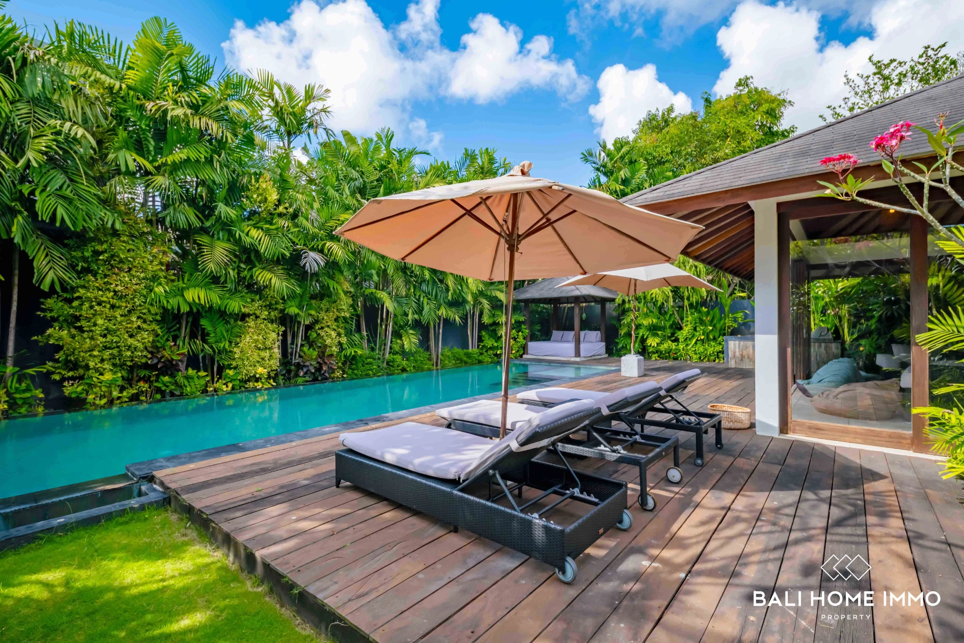 Expansive 4 Bedrooms for Rent & Sale - Walk Distance to Jimbaran Beach, 4-bed villa for rent in Uluwatu – photo 3 of 15