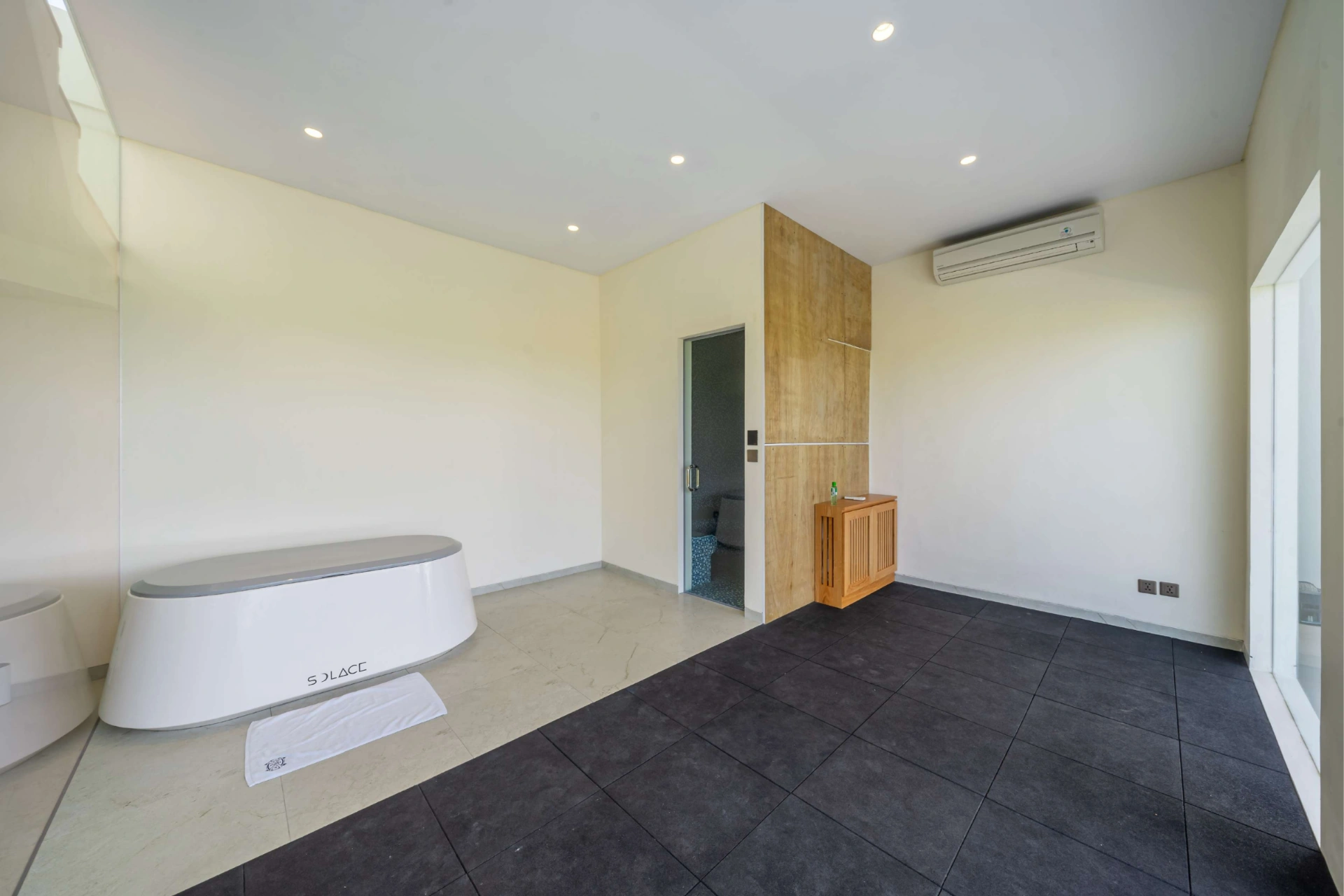 Coastal 2BR Seseh Beach Modern Tropical Masterpiece, 2-bed villa for rent in Seseh – photo 8 of 15