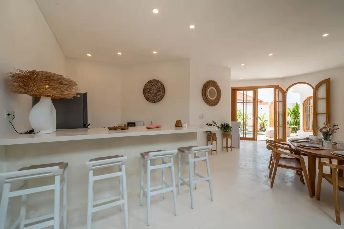 3 Bedrooms Villa in Canggu, 3-bed villa for rent in Canggu – photo 3 of 15
