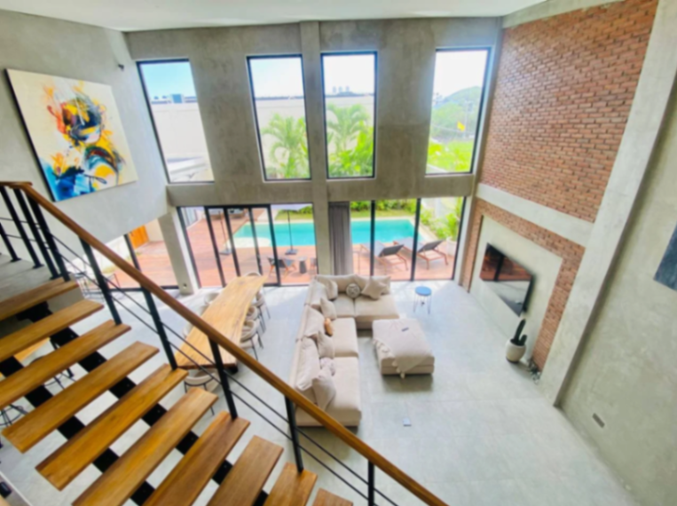 4 Bedrooms Villa Walking Distance to Berawa Beach, 4-bed villa for rent in Canggu – photo 4 of 15