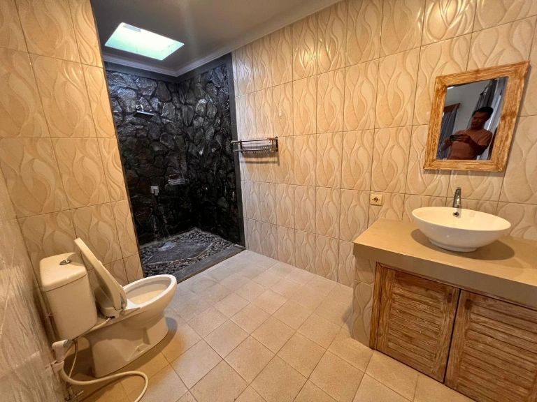 New Renov 3 Bedroom Canggu - Open Sublease, 3-bed villa for rent in Canggu – photo 4 of 15