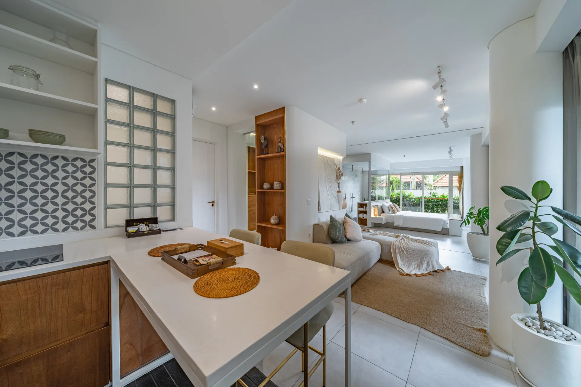 1BR The Cruise - Modern 1-Bedroom Apartment in Canggu!!, 1-bed villa for rent in Canggu – photo 4 of 12