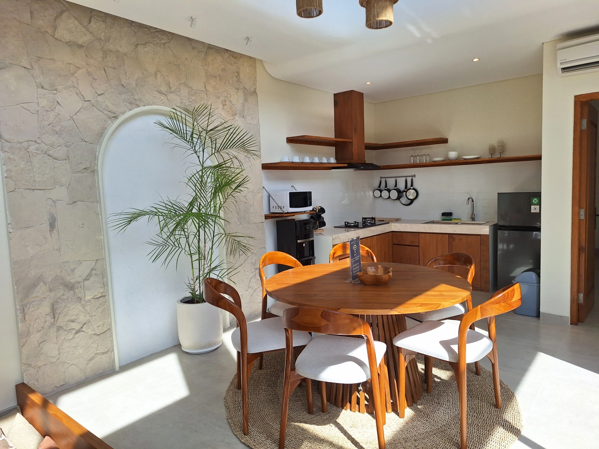 Stunning 3BR Villa for Rent in Premium Area of Seminyak, 3-bed villa for rent in Seminyak – photo 4 of 15