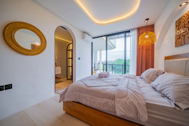 *2BR +1 , Villas in Seminyak with a Rooftop Cold Plunge*, 3-bed villa for rent in Seminyak – photo 12 of 15