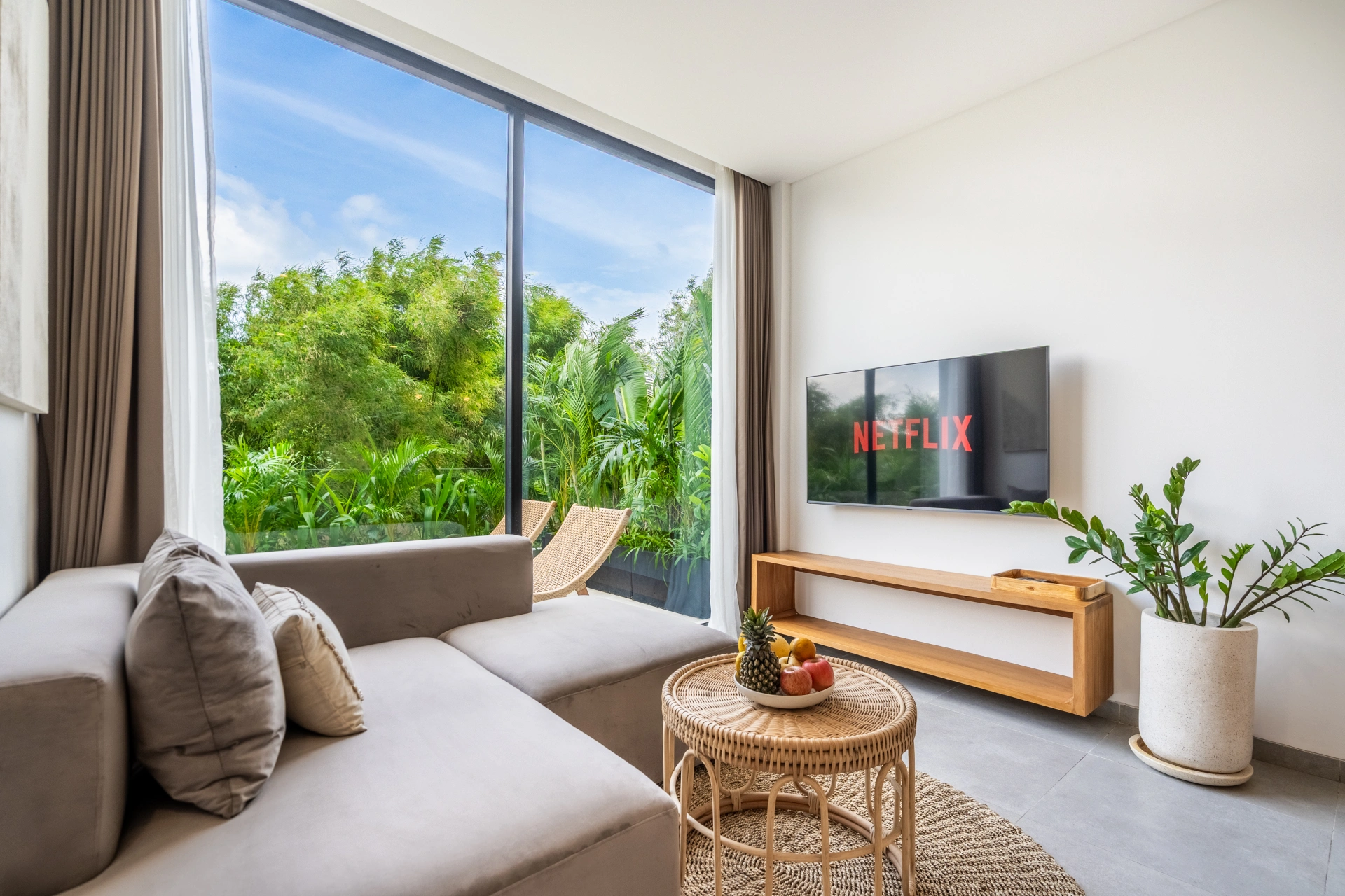Sunny Muse Balcony - 1 Bedroom Suite with Terrace, 1-bed villa for rent in Canggu – photo 7 of 15