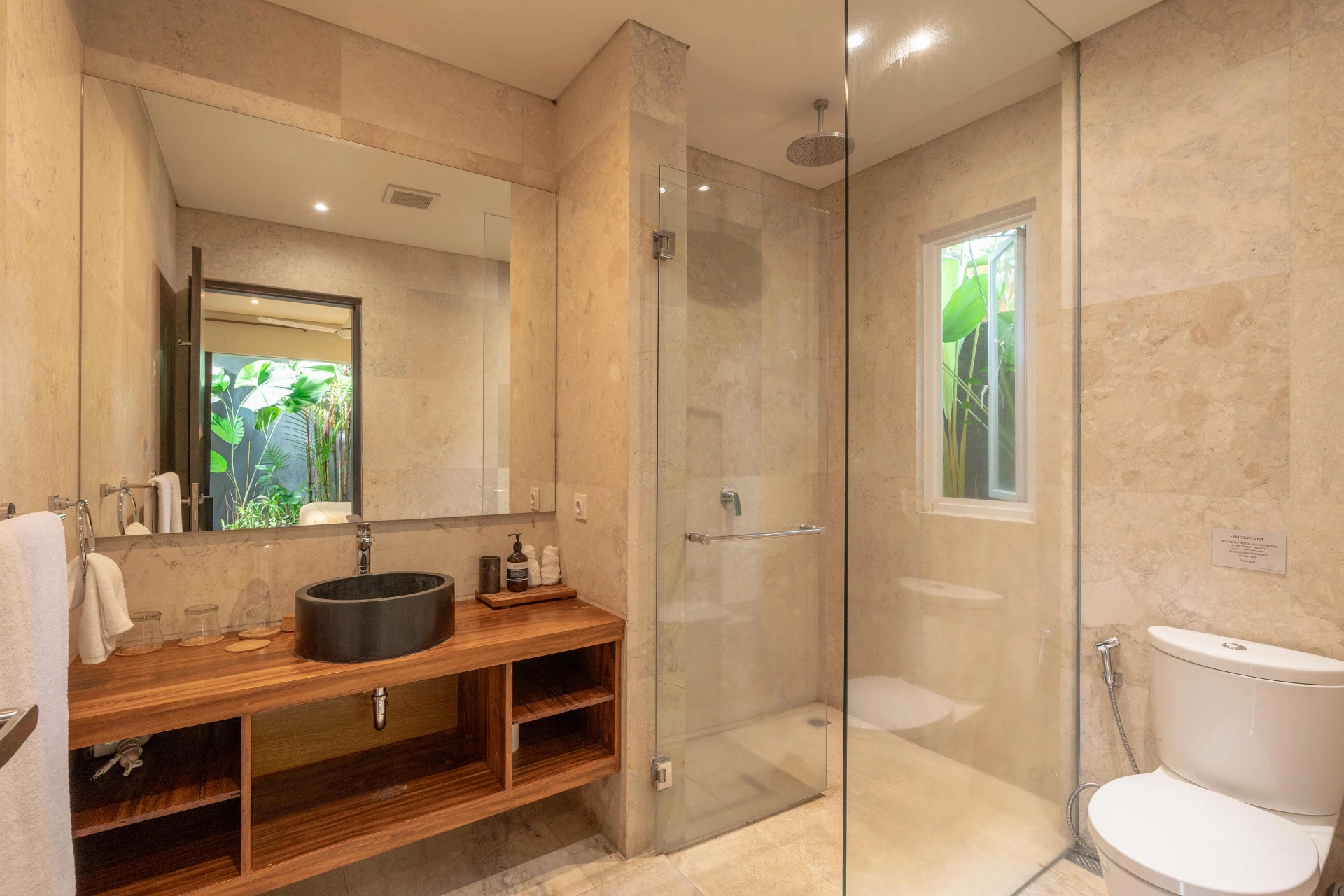 Villa Ixora - Spacious 4BR Villa near Canggu Beach & Restaurants, 4-bed villa for rent in Canggu – photo 8 of 15