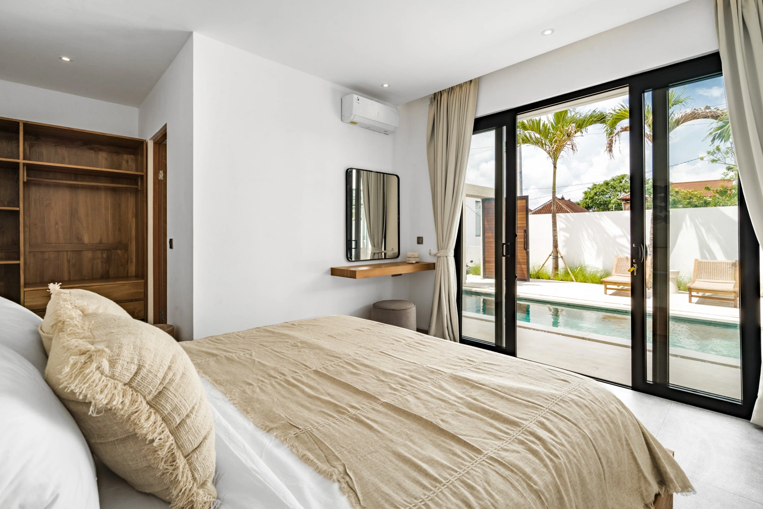 4 beds - Pool Villa Oasis - Canggu / Seminyak, 4-bed villa for rent in Canggu – photo 8 of 15