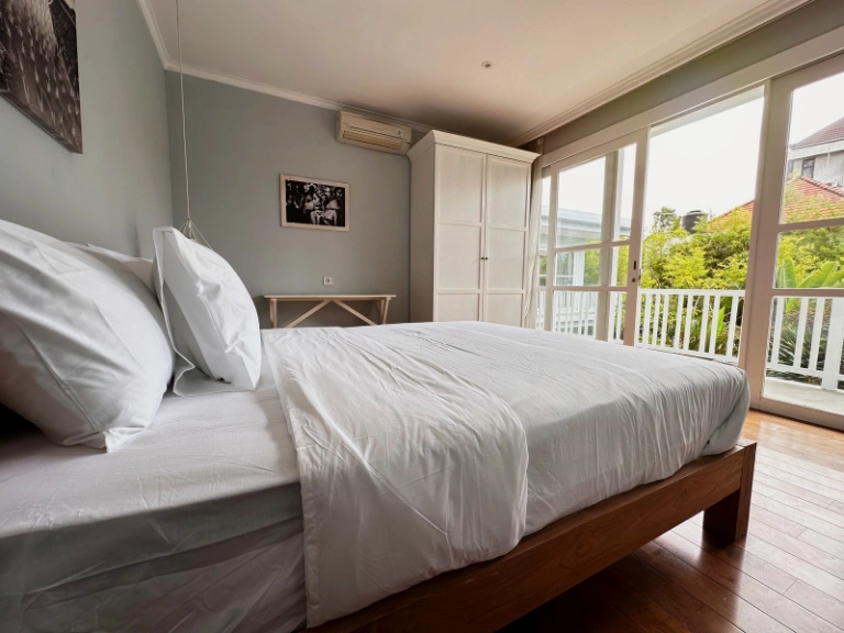 Renovated 3BR Berawa Villa in a Quiet Walk-to-Beach Location, 3-bed villa for rent in Canggu – photo 11 of 15