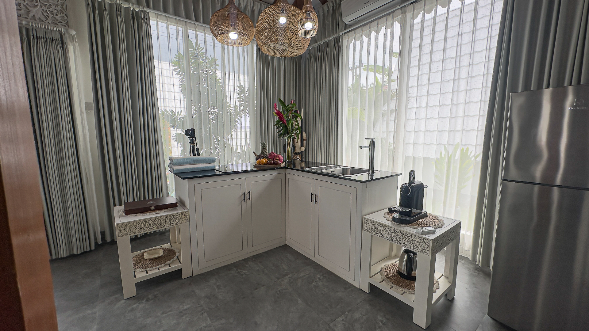 6 Bedroom Modern Joglo Villa with Big Garden in Canggu, Bali, 6-bed villa for rent in Canggu – photo 8 of 15