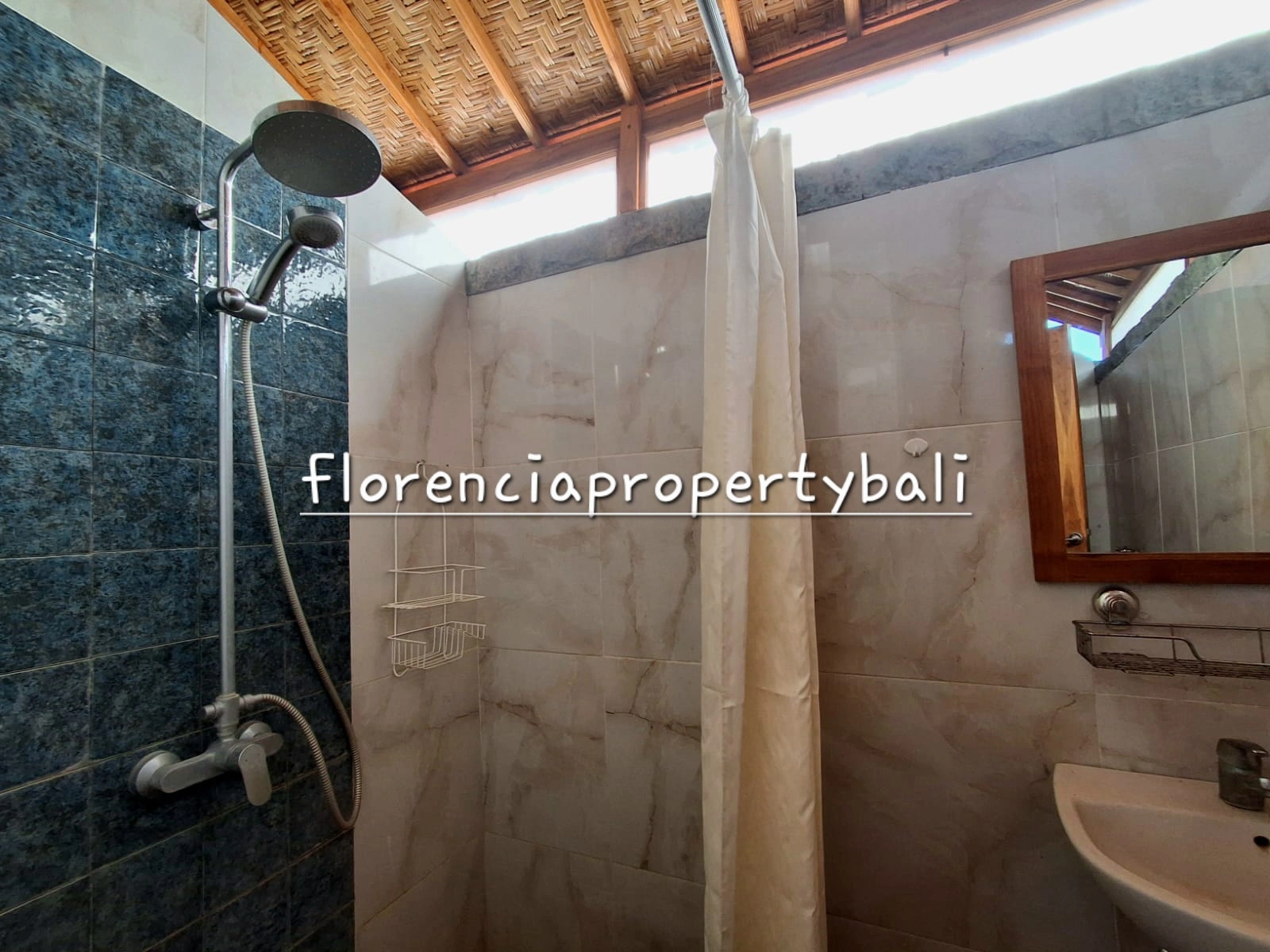 Sanur Villa | Wooden Style | 2 Bedrooms for Yearly Rental, 2-bed villa for rent in Sanur – photo 14 of 15