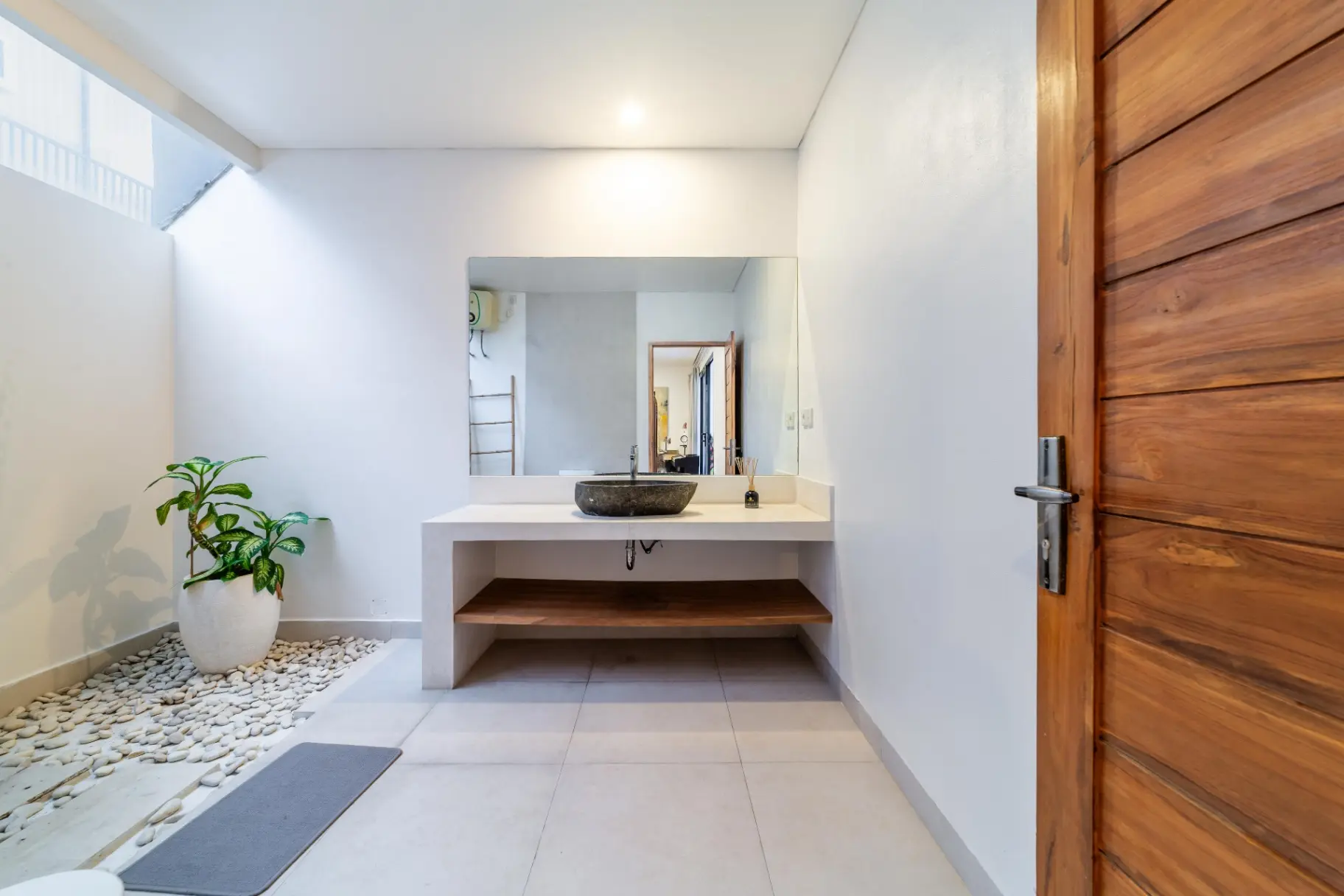 Villa Emilia - Peaceful Modern 2-Bedroom Villa for Monthly in Tumbak Bayuh, 2-bed villa for rent in Pererenan – photo 10 of 15