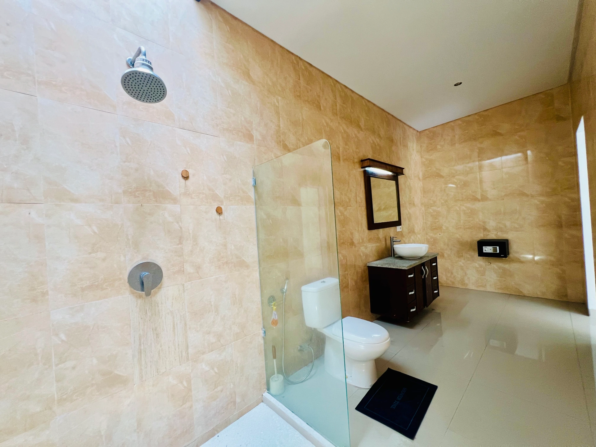 3 Bedrooms Tropical Villa in Berawa for Yearly Rent, 3-bed villa for rent in Canggu – photo 7 of 15