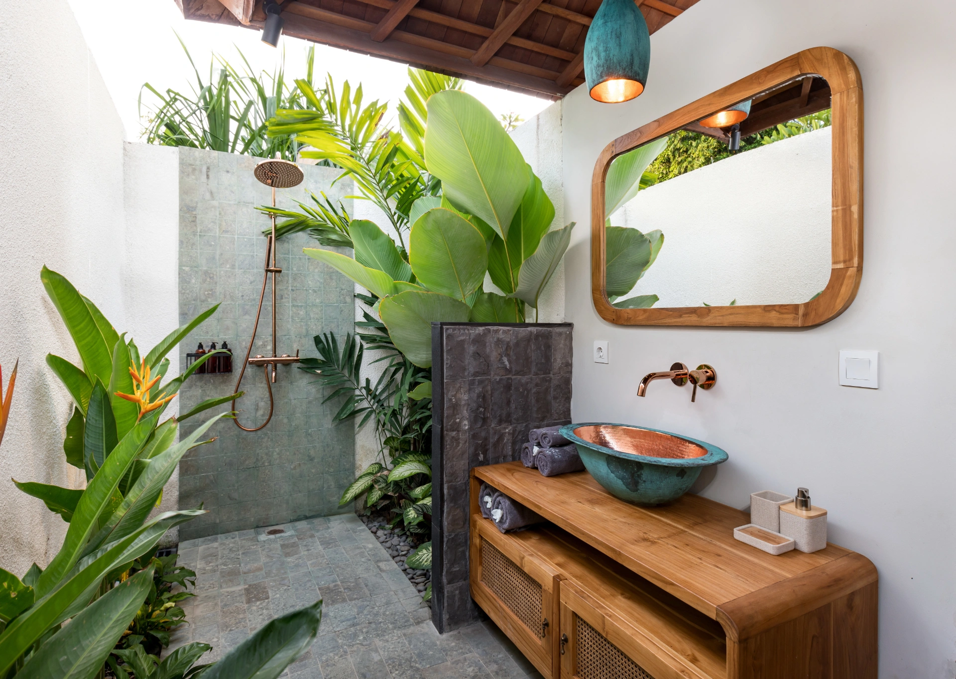 Villa Chempaka - Luxe Tropical 6BR Dream Villa in Canggu, 6-bed villa for rent in Seminyak – photo 3 of 15