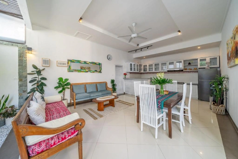 2BR Villa in Berawa, 2-bed villa for rent in Canggu – photo 10 of 15