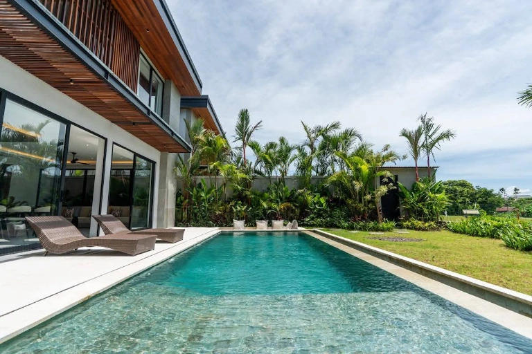 4 Bedrooms Modern Villa for Monthly & Yearly Rent in Canggu-berawa, 4-bed villa for rent in Canggu – photo 3 of 15