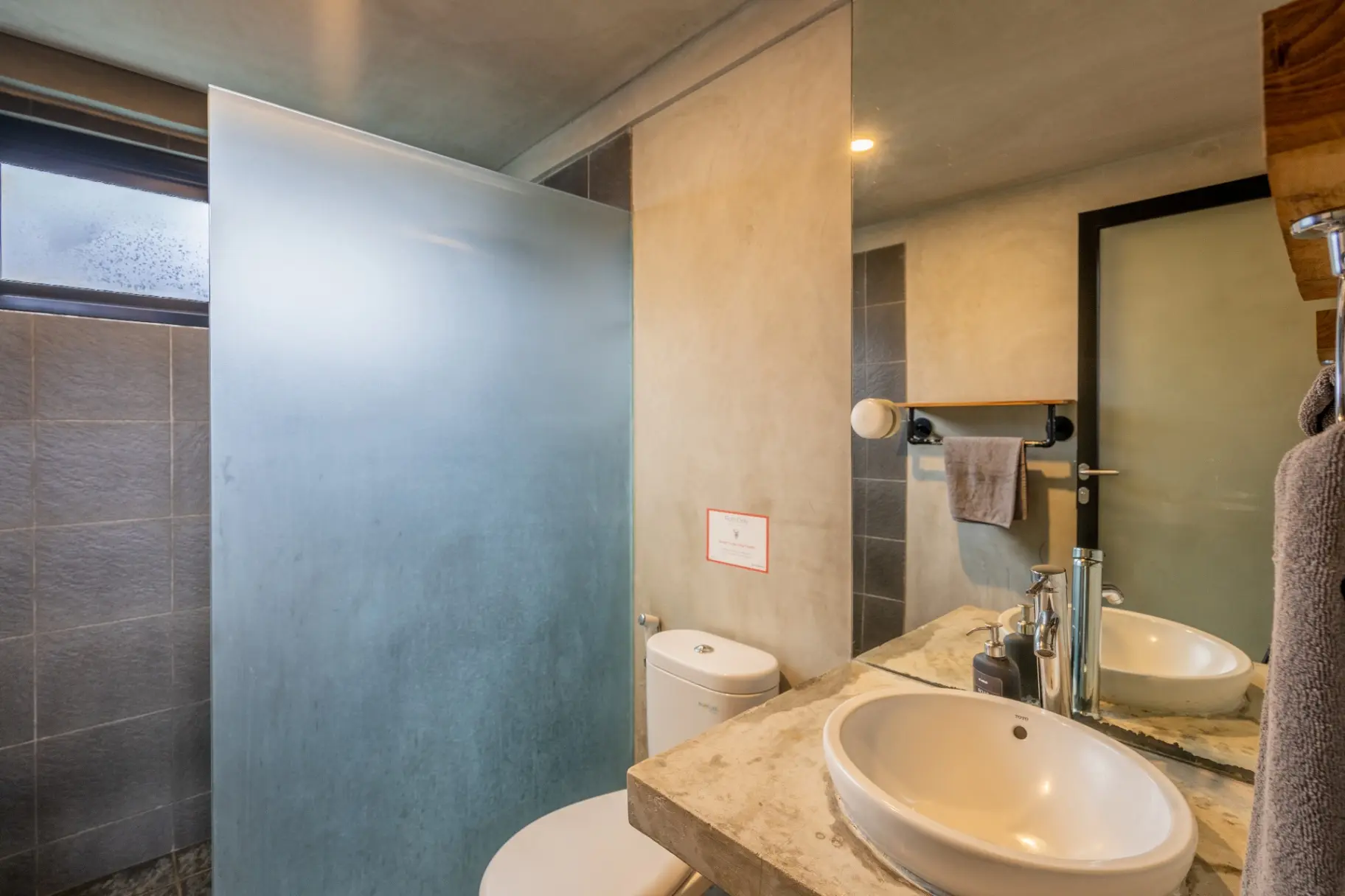 Berawa 2 - 1BR Central Canggu Modern Loft – Pool & BBQ Access, 1-bed villa for rent in Canggu – photo 10 of 15