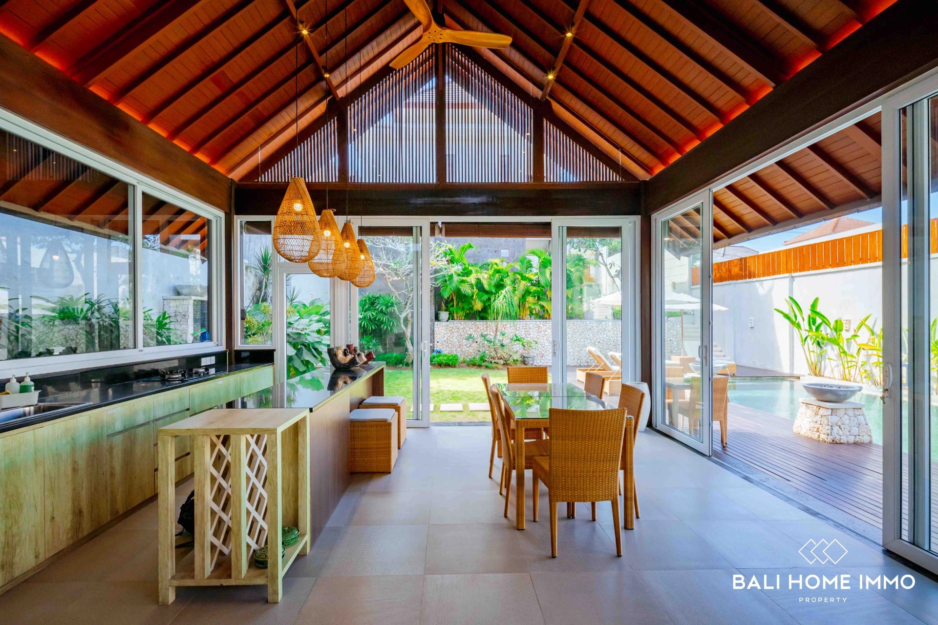 Spacious 4 Bedrooms Villa for Rent in Uluwatu, 4-bed villa for rent in Uluwatu – photo 8 of 15