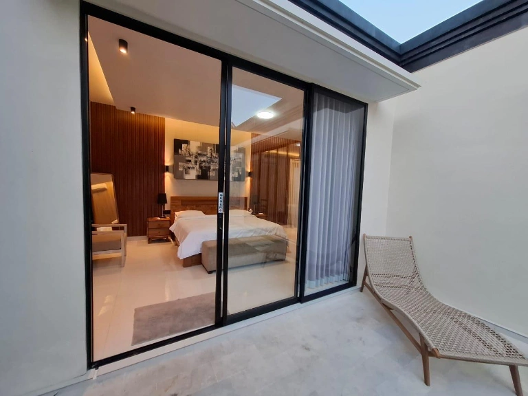 Live the Bali Dream: Stylish 2BR Villa with Pool & Garden, 2-bed villa for rent in Canggu – photo 3 of 11