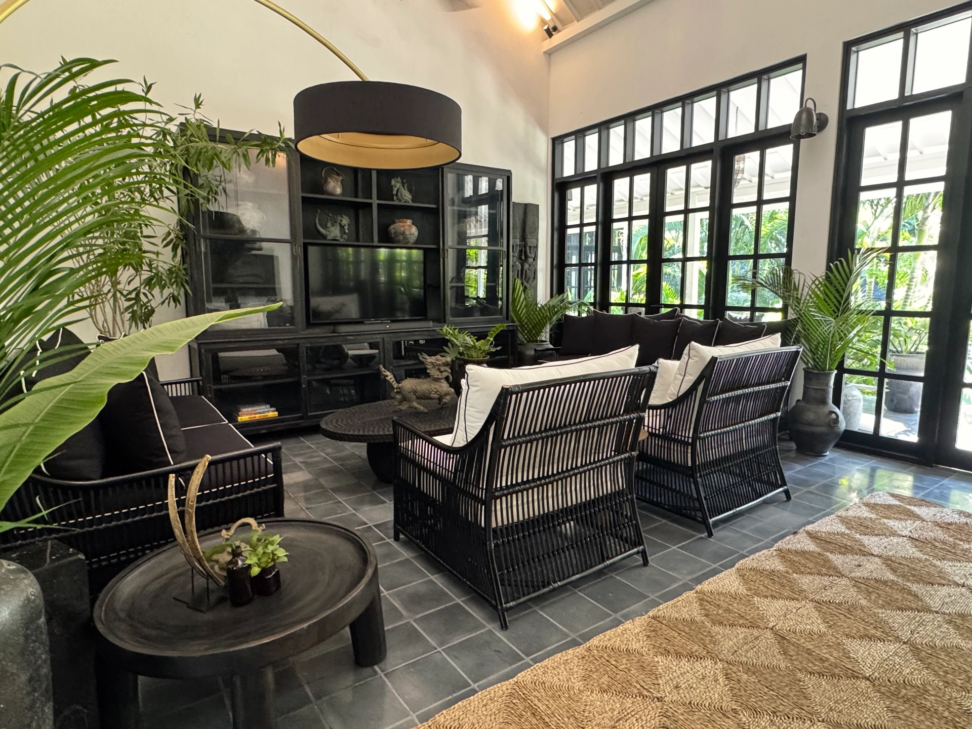 Villa Suwa - Spacious 4BR Villa with Lush Tropical Garden in Prime Location, 4-bed villa for rent in Canggu – photo 12 of 15