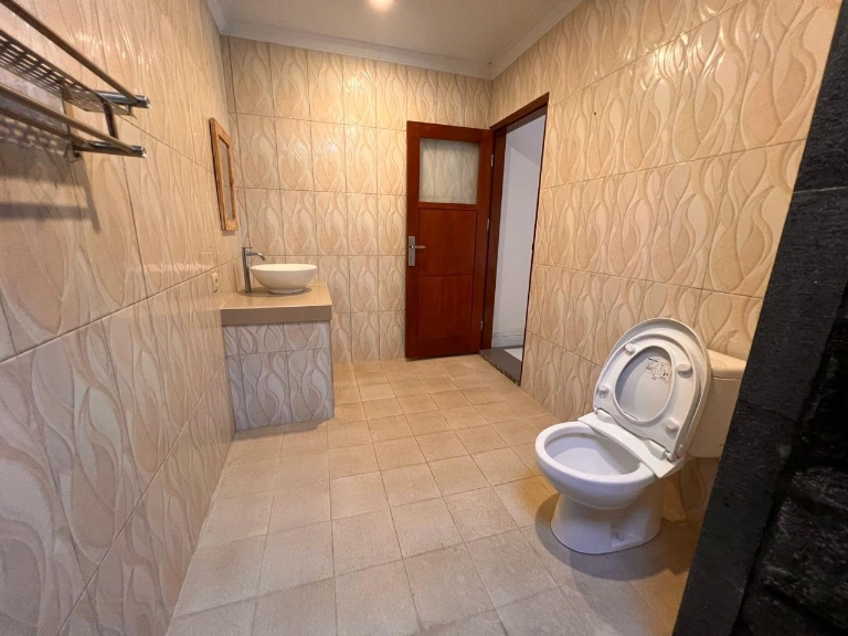 Spacious and Quite 3 Bedroom Villa in Padonan Canggu, 3-bed villa for rent in Canggu – photo 10 of 15