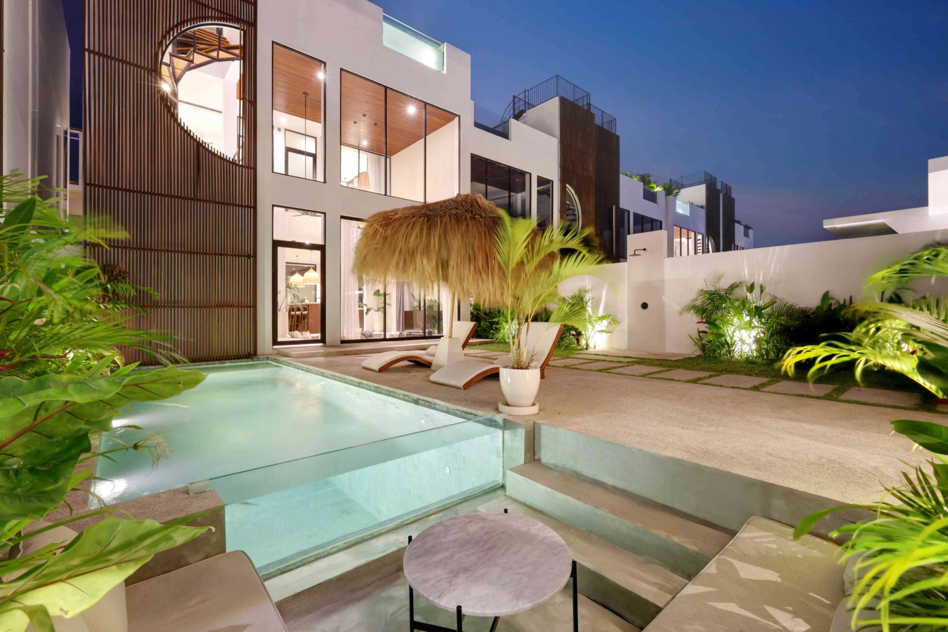 Luxury 3BR Villa w/ Rooftop Pool and Ocean Views, Lima Beach, 3-bed villa for rent in Pererenan – photo 6 of 15