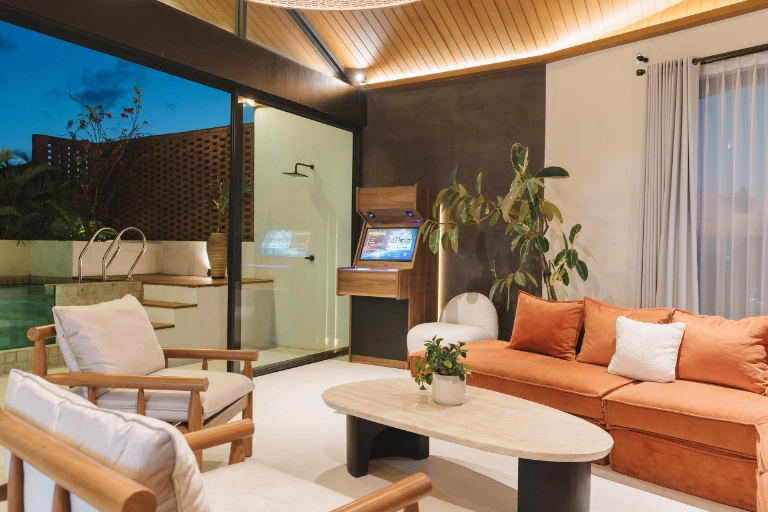 Makia Penthouse - Luxury 5BD Penthouse in the heart of Canggu, 5-bed villa for rent in Canggu – photo 4 of 15