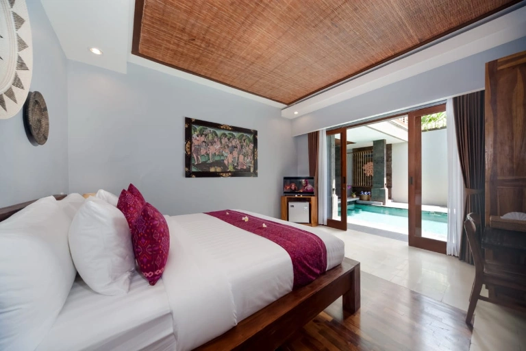 6 Bedrooms Villa for Rent in Seminyak, 6-bed villa for rent in Seminyak – photo 13 of 15