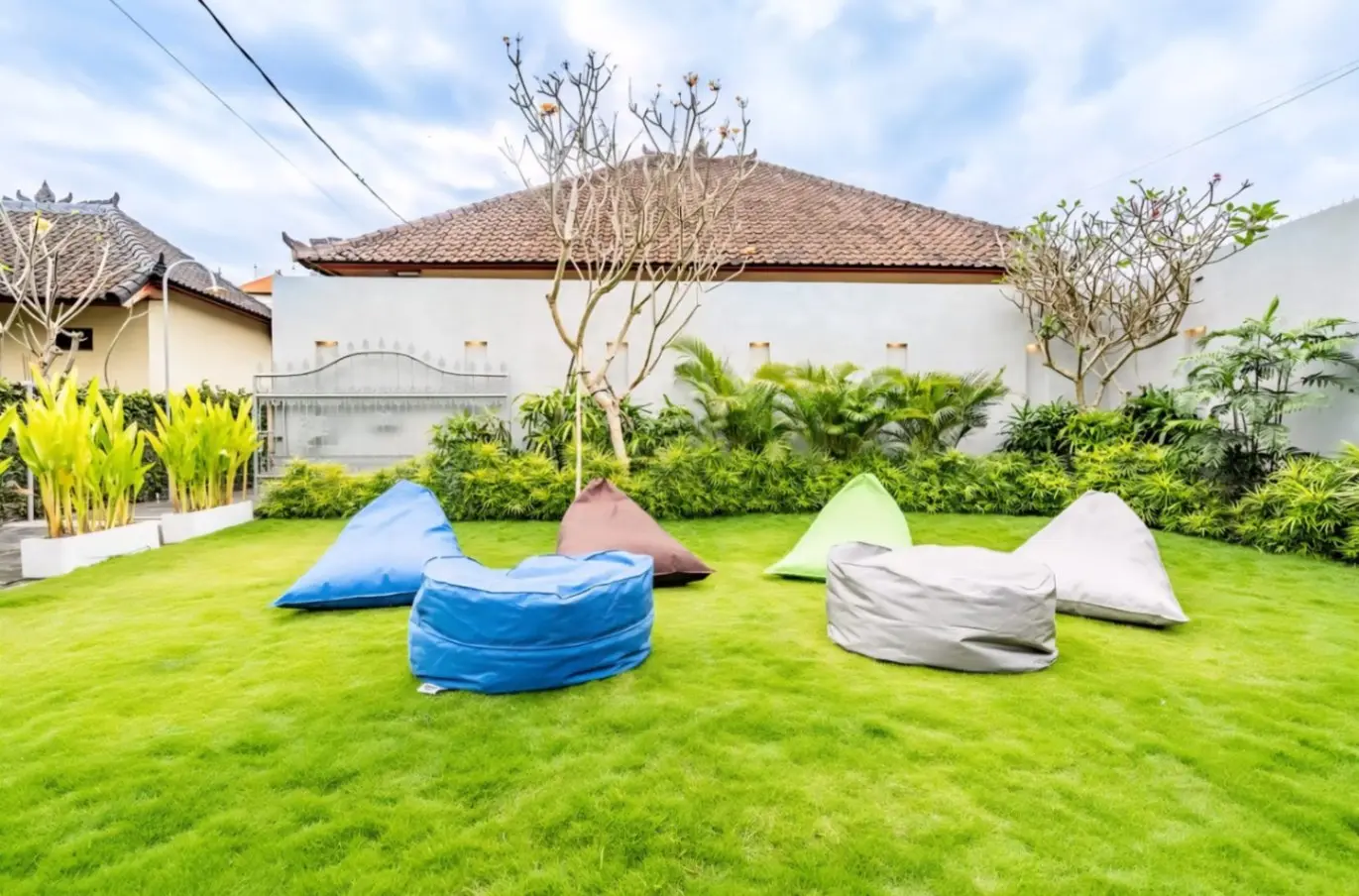 Villa Plum – White Vintage Style 3-Bedroom Villa in Babakan Canggu, 3-bed villa for rent in Canggu – photo 7 of 15