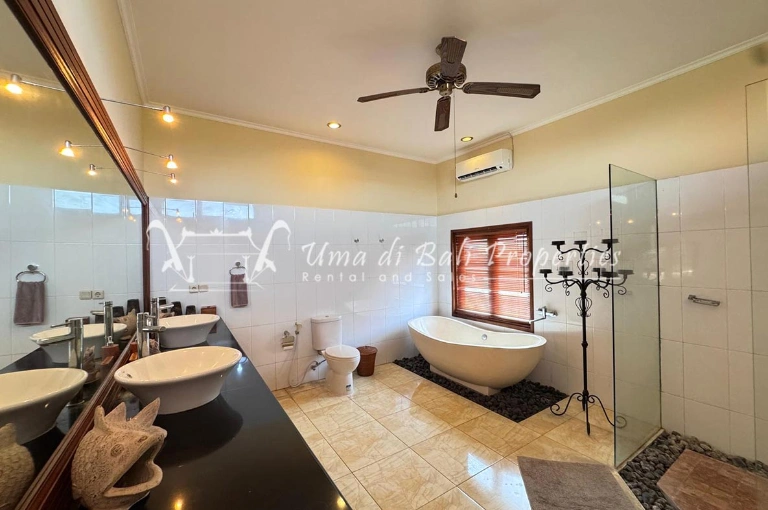 3BR Villa for Rent at Umalas, 3-bed villa for rent in Canggu – photo 15 of 15
