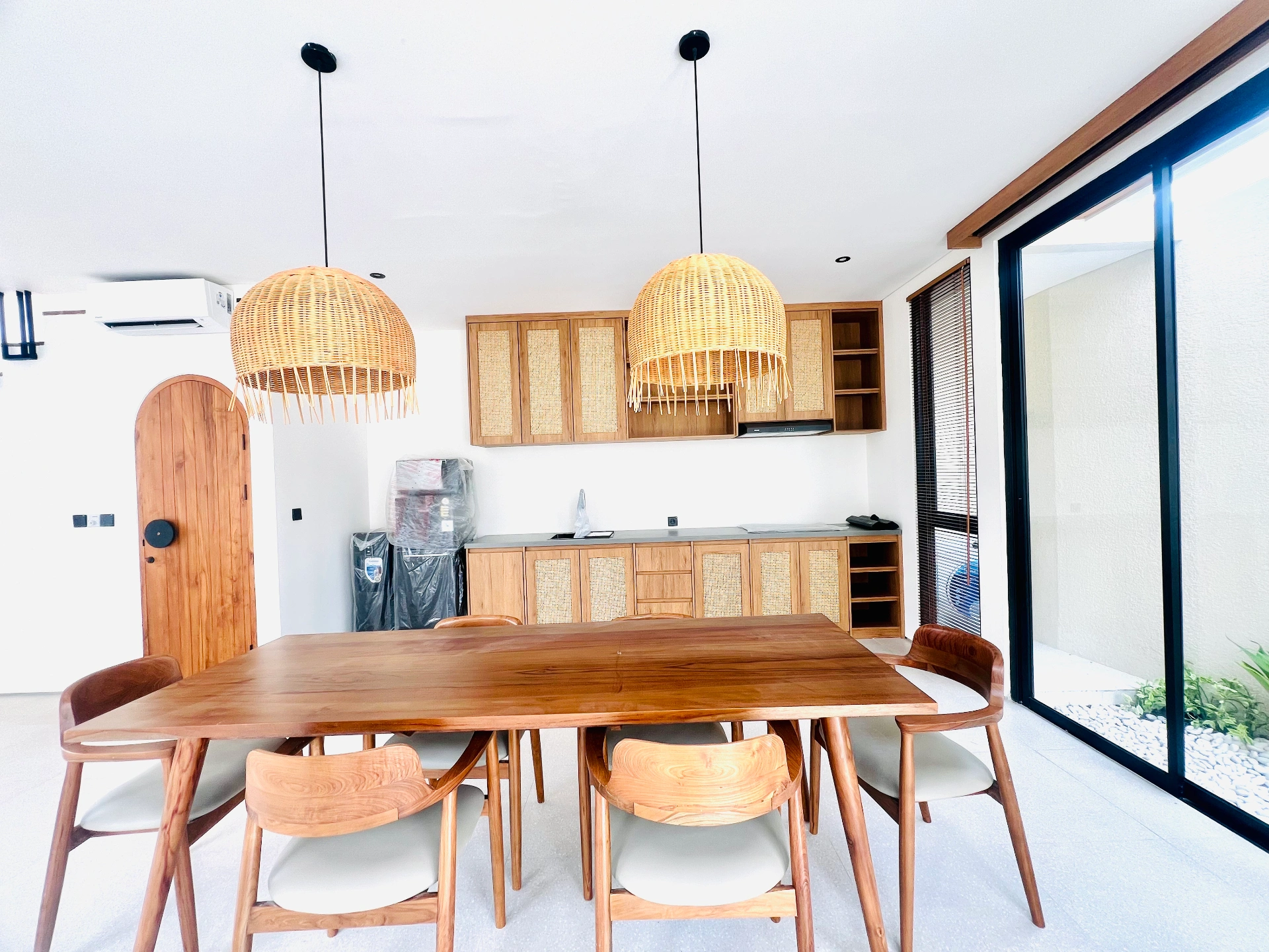 Brand New 2 Bedrooms Villa 2 Minutes Away to Cemagi Beach, 1-bed villa for rent in Seseh – photo 7 of 15