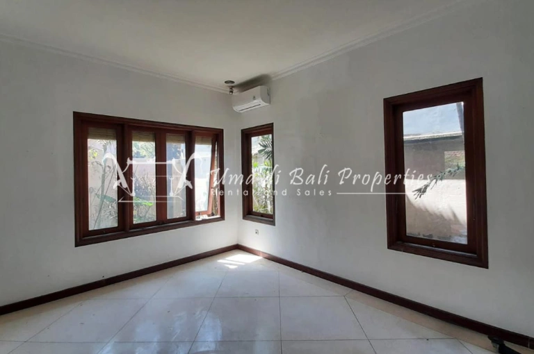 3BR Villa for Rent at Kerobokan, Bali, 3-bed villa for rent in Canggu – photo 10 of 13