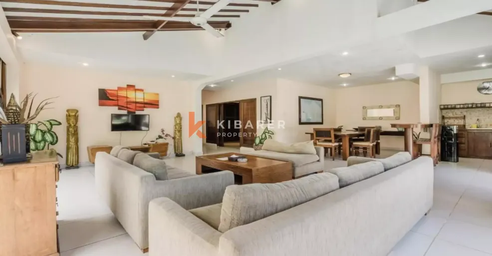 Spacious Four-Bedroom Private Villa with Pool in Seminyak, 4-bed villa for rent in Seminyak – photo 14 of 15